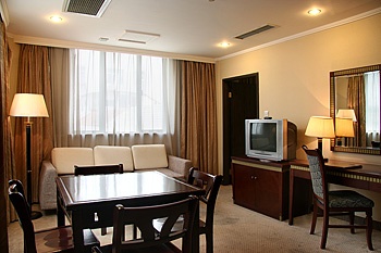 Deluxe Kingsize-bed Room/Living Room - Suzhou Guanqian Holiday Hotel