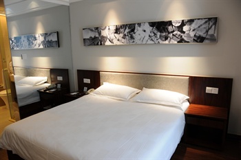  - Wuxi Royal Jingyuan Hotel