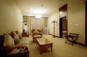 Standard Suite/Living Room - Hangzhou Meizhu Resort