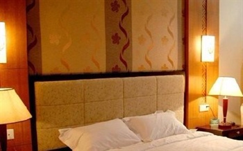  - Yiwu Holiday Hotel