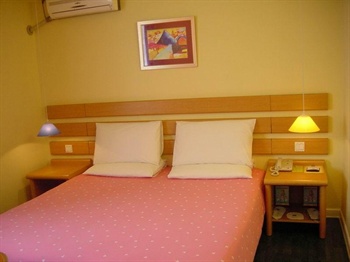  - Home Inn (Nanchang Bayi Square) 