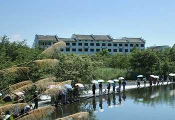 Hotel Grounds - Rainbow Bridge Resort - Wuyuan