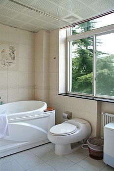 Suite/Bathroom - Qingdao Garden Hotel