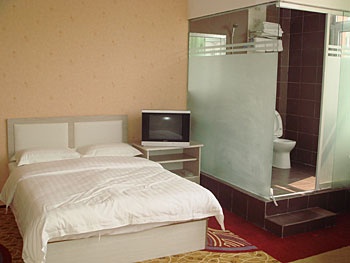 -- - Qingdao Qinglong Business Hotel 