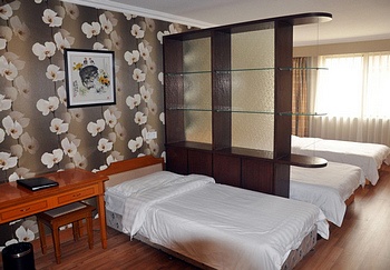 -- - Super 8 Hotel Long Distance Bus Station - Qingdao