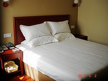 -- - GreenTree Inn Ji'nan Daming Lake Business Hotel