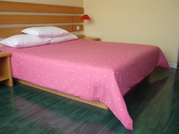  - Home Inn Zibo Train Station Plaza