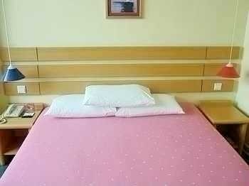 Guest Room - Home Inn Zibo Train Station Plaza