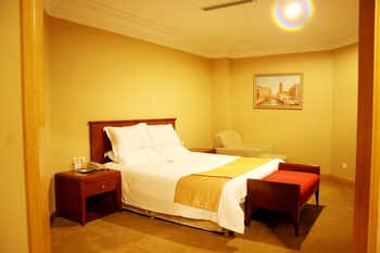 -- - Linyi Huidong Business Hotel