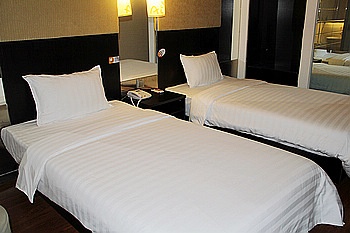 -- - Rizhao Aluoha Business Hotel