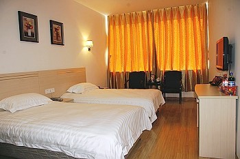 -- - Wuhan Taihe Business Hotel