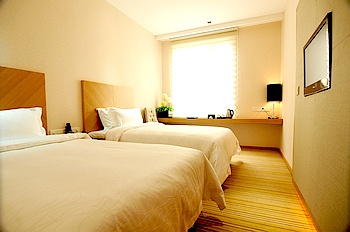 -- - Wuhan Yuntai 6+1 Hotel