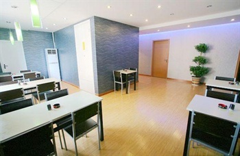  - Yichang Jin Hui Business Hotel