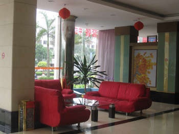 Lobby Lounge - Golden Coast Hotel  