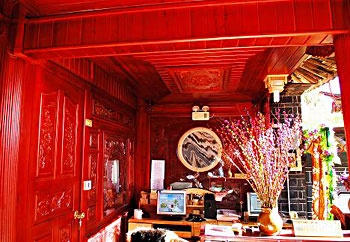 Reception Desk - Lijiang Wangjiazhuang Inn