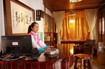 Reception Desk - Sky Ocean Inn - Lijiang