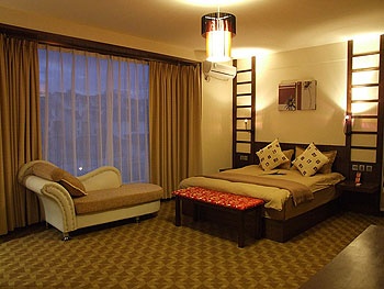 Business Suite/Lake View/Bedroom - Tengchong Golden Beach Garden Villa Hotel