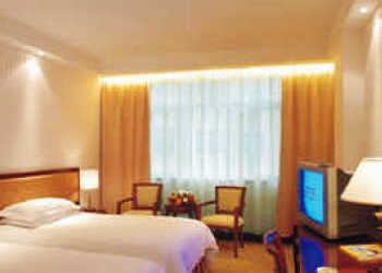 -- - Urumqi Yi Yang Central Hotel