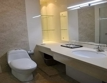 Bathroom - Super 8 Hotel Yazhong - Urumqi