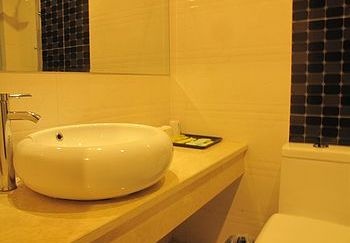 Bathroom - Urumqi White Swan Inn Hotel Airport