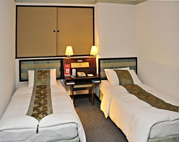 Guest Room - Evergreen Hotel