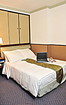 Guest Room - Evergreen Hotel