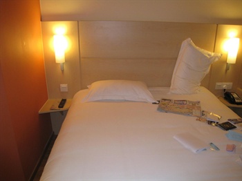  - Ibis Hong Kong Central Sheung Wan Hotel