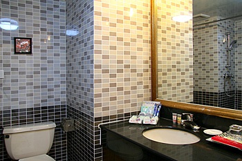 Business Suite/Bathroom - Beijing Somerset Apartment Hotel