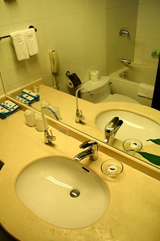 Standard Room/North Tower/Bathroom - Jin Tai Hotel