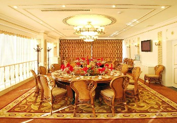  - Huazhong Holiday Hotel  