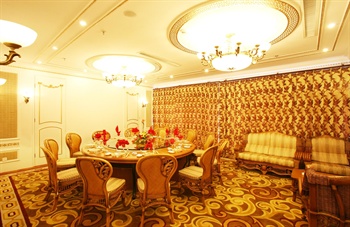  - Huazhong Holiday Hotel  