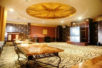 KTV/Ball Room - Blue Whale Hotel  