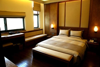  - Wuxi Lingshan Hotel