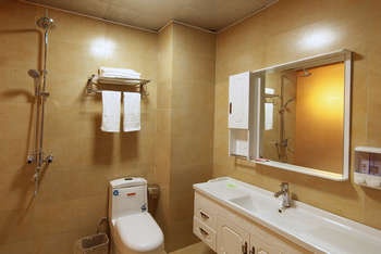 Bathroom - Huaxia Hotel-Lushan