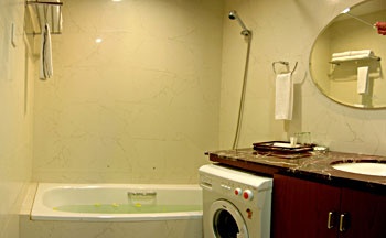 Bathroom - 52 Square Meter Business Hotel - Dalian