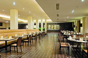 Western Restaurant - Golden Mountain Resort Hotel - Qingdao