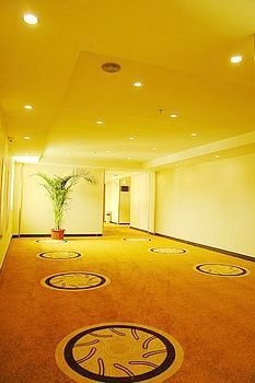 Corridor - Beihai Jinghua Shangwu Hotel