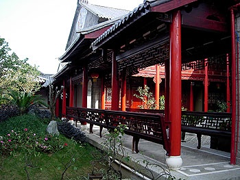 Hotel Grounds - Lijiang Dali Palace