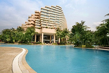 Swimming Pool - Gold Coast Hotel