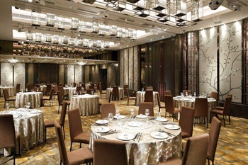  - Royal Plaza Hotel