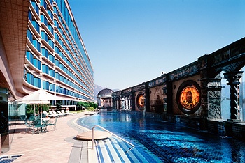 Outdoor Swimming Pool - Royal Plaza Hotel