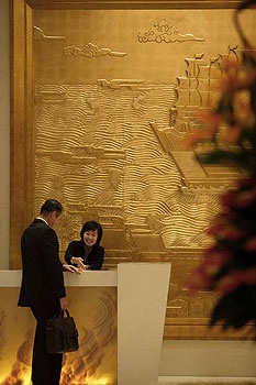 Reception Desk - Intercontinental Hotel Dalian