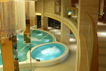  - Royal Garden Hotel  