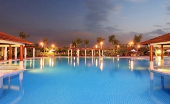 Swimming Pool - HNA Beach & Spa Resort-Haikou 