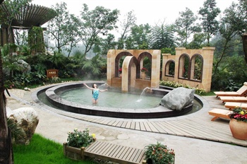  - Yufu Hot Springs Hotel  