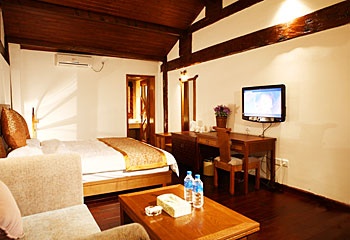 -- - JFYH Holiday Inn - Lijiang