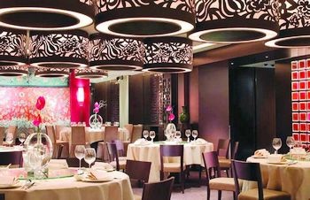 Restaurant - Royal Garden Hotel