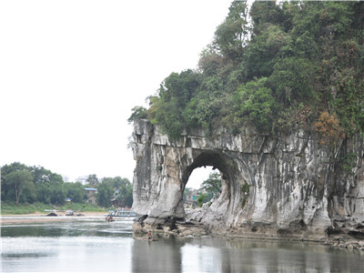 Half Day City Tour to Reed Flute Cave & Elephant Trunk Hill