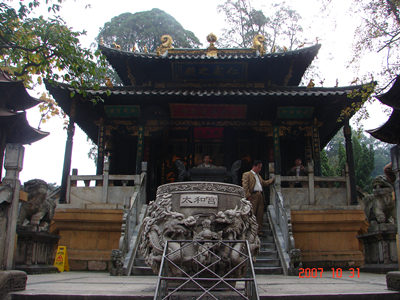 Kunming One Day Tour to Dian Lake-Grand View Park-The Dragon Gate and Huating Temple